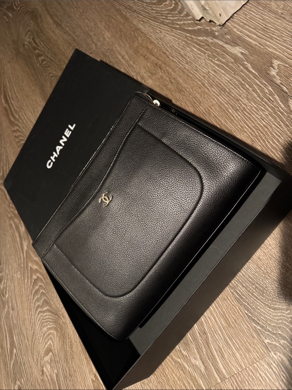 CHANEL women Black Leather Pouch with Gold CC Emblem - Picture 3 of 16
